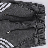 بنطلون اديداس باجي استك اولادي من سن 6 سنين ل 12 سنه بوي فريند تلبيس واسع جميع المواسم رمادي غامق من الأنطوني جينز - 3058-grey