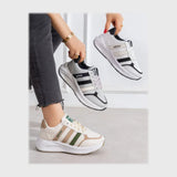 حذاء سنيكرز حريمى فوندي جلد إسكاي مستورد ونعل PVC حقن الوان متعددة جميع المواسم من بي ان - 6303