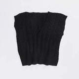 بلوفر كت V حريمى تريكو اسود شتوي من اتش - Cut-1