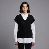 بلوفر كت V حريمى تريكو اسود شتوي من اتش - Cut-1