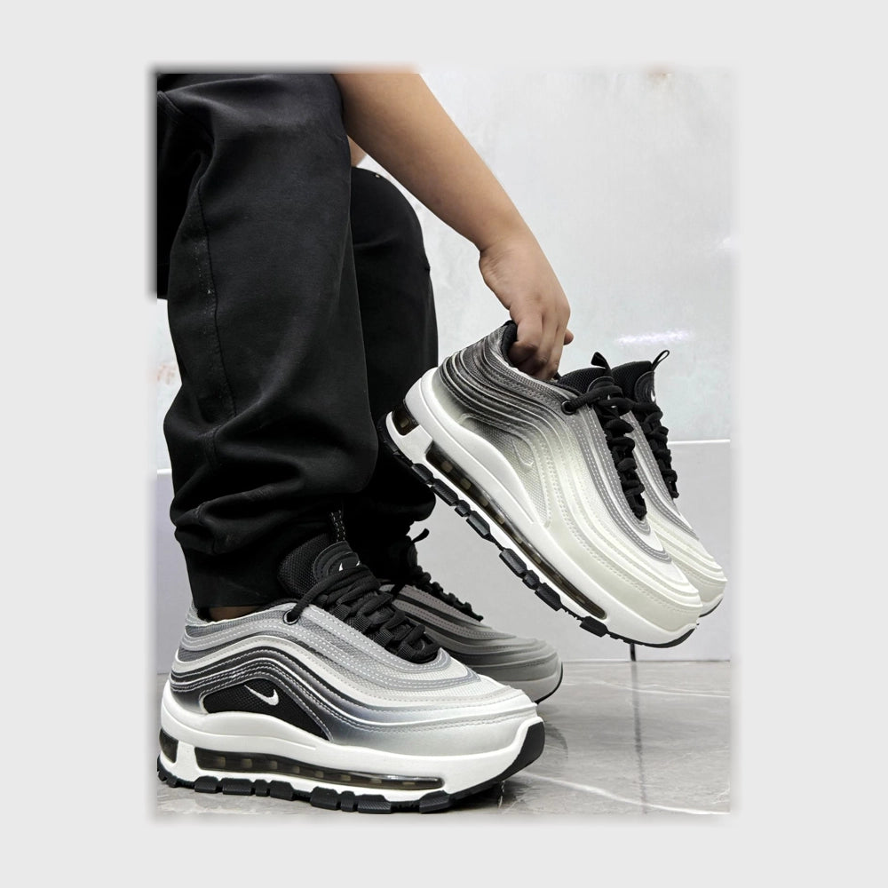حذاء سنيكرز حريمى فوندي جلد إسكاي مستورد ونعل PVC حقن الوان متعددة Stock Shoes من ستوك - sk-900